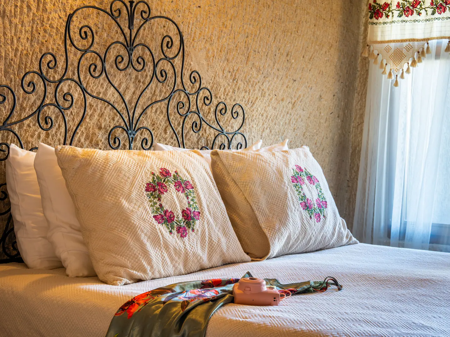 Deluxe Cave Suite — Room 102 (4)