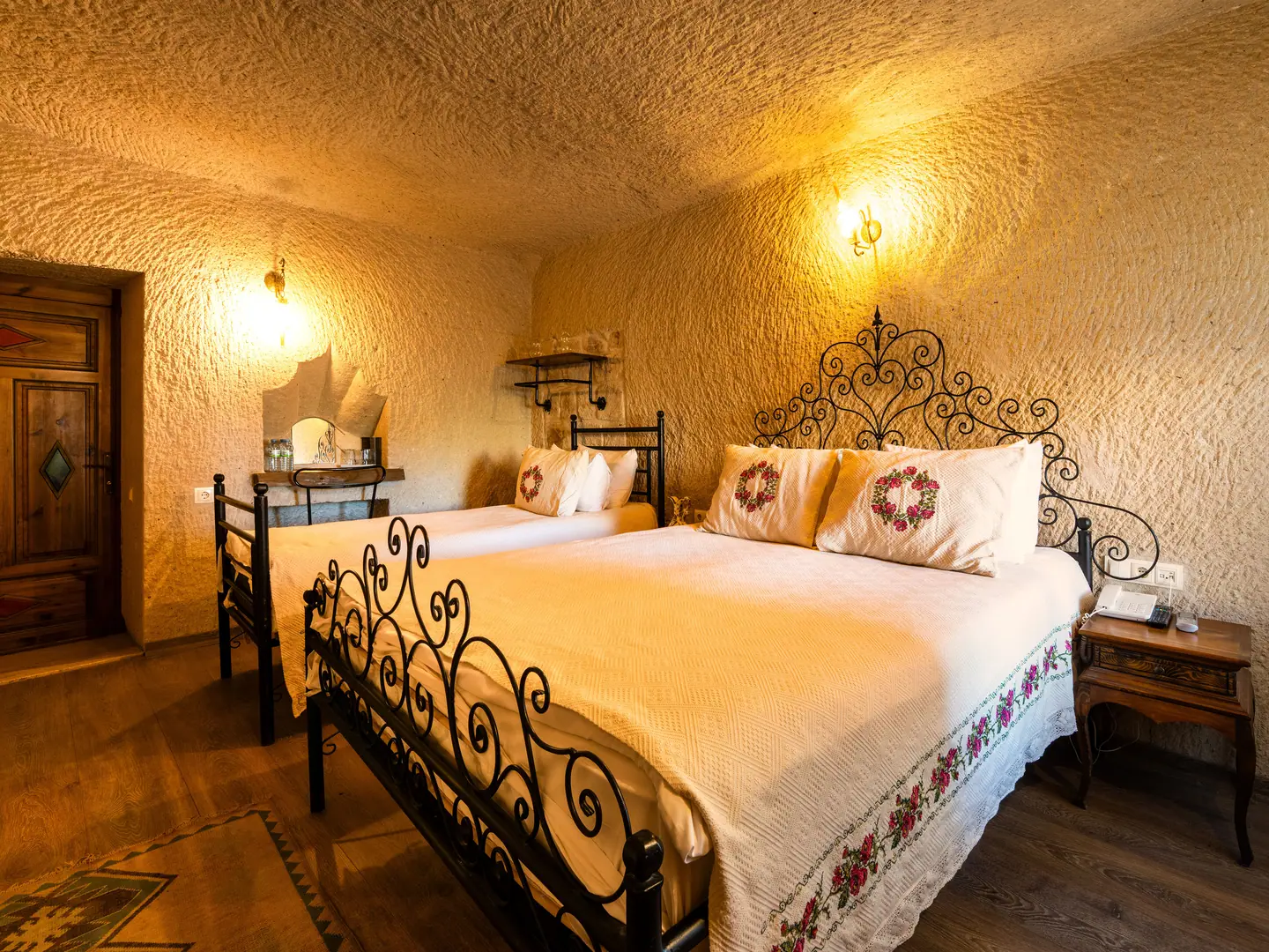 Deluxe Cave Suite — Room 102 (8)