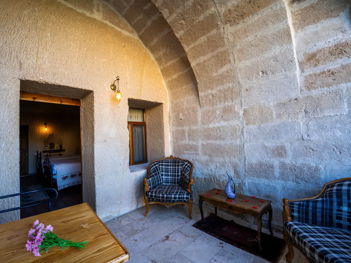 Deluxe Cave Suite — Room 102 (9)