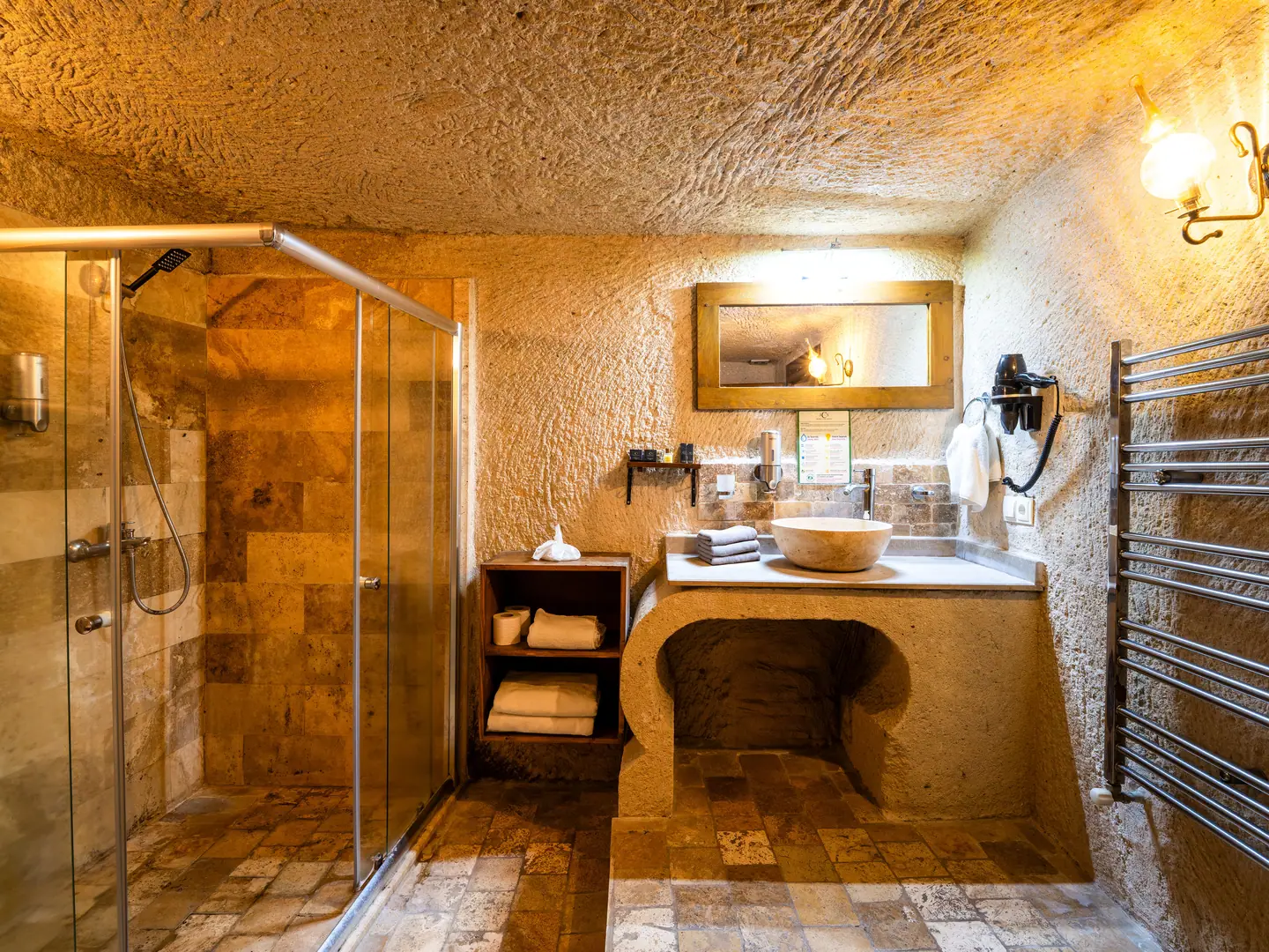 Deluxe Cave Suite — Room 102 (11)