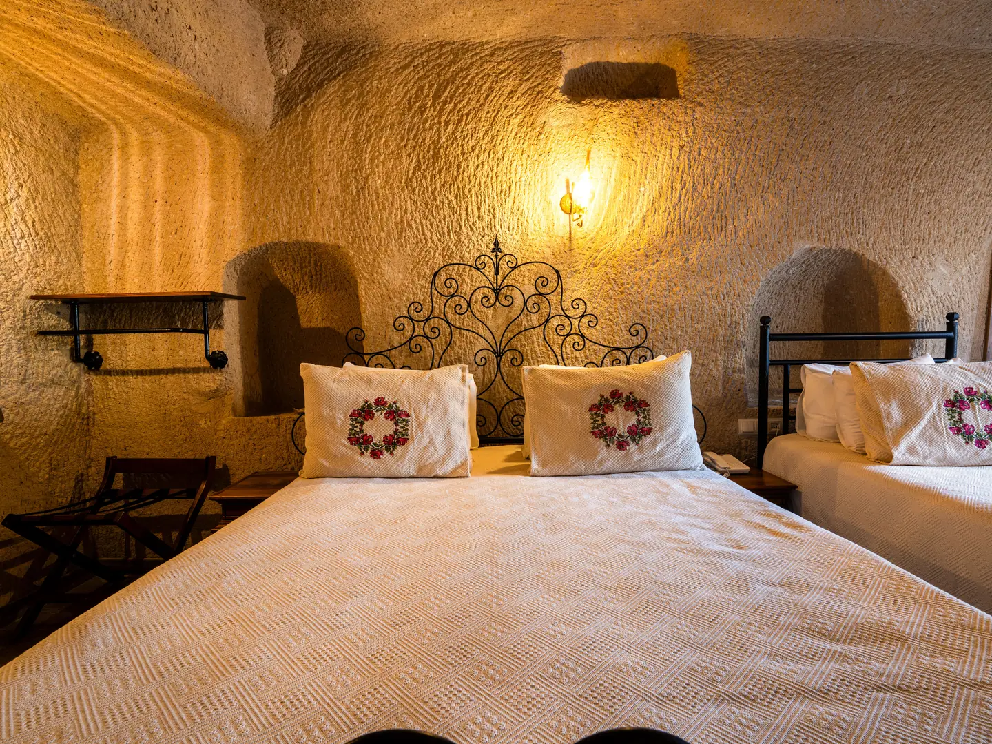 Deluxe Cave Suite — Room 105 (4)