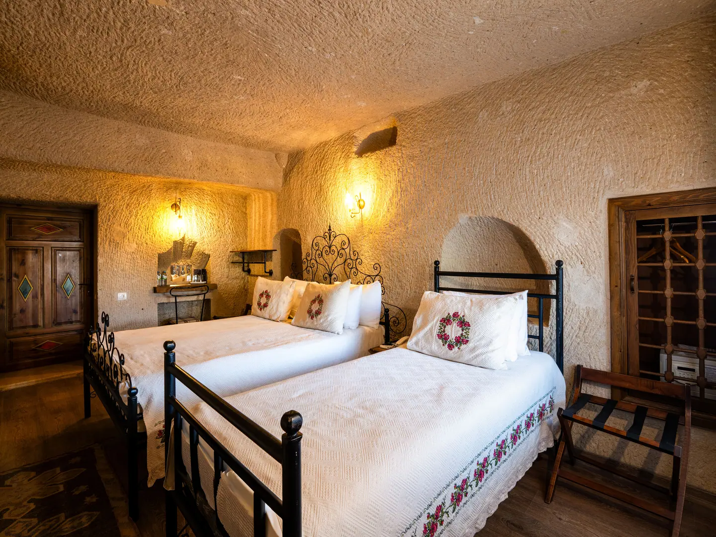 Deluxe Cave Suite — Room 105 (6)
