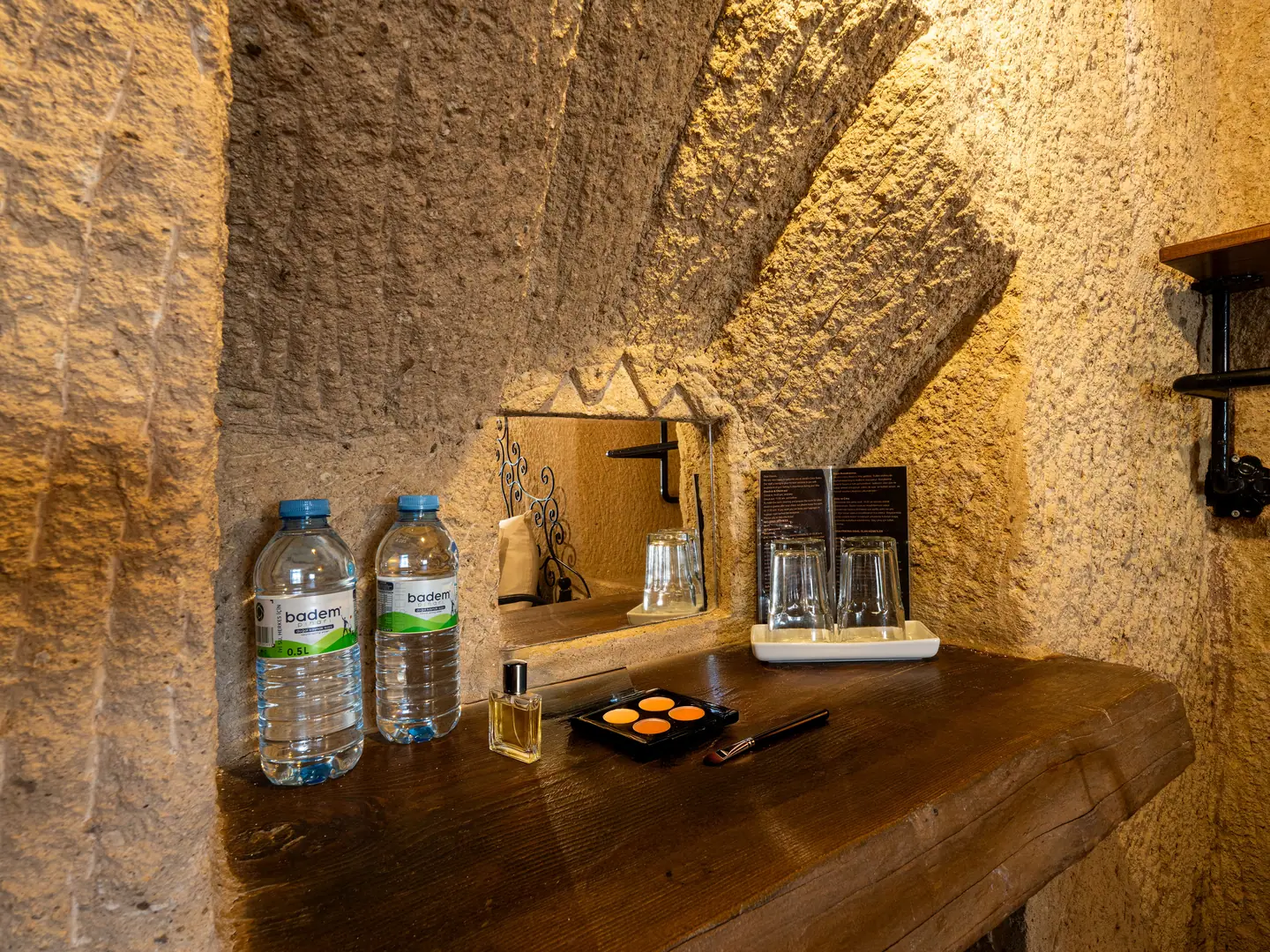 Deluxe Cave Suite — Room 105 (8)