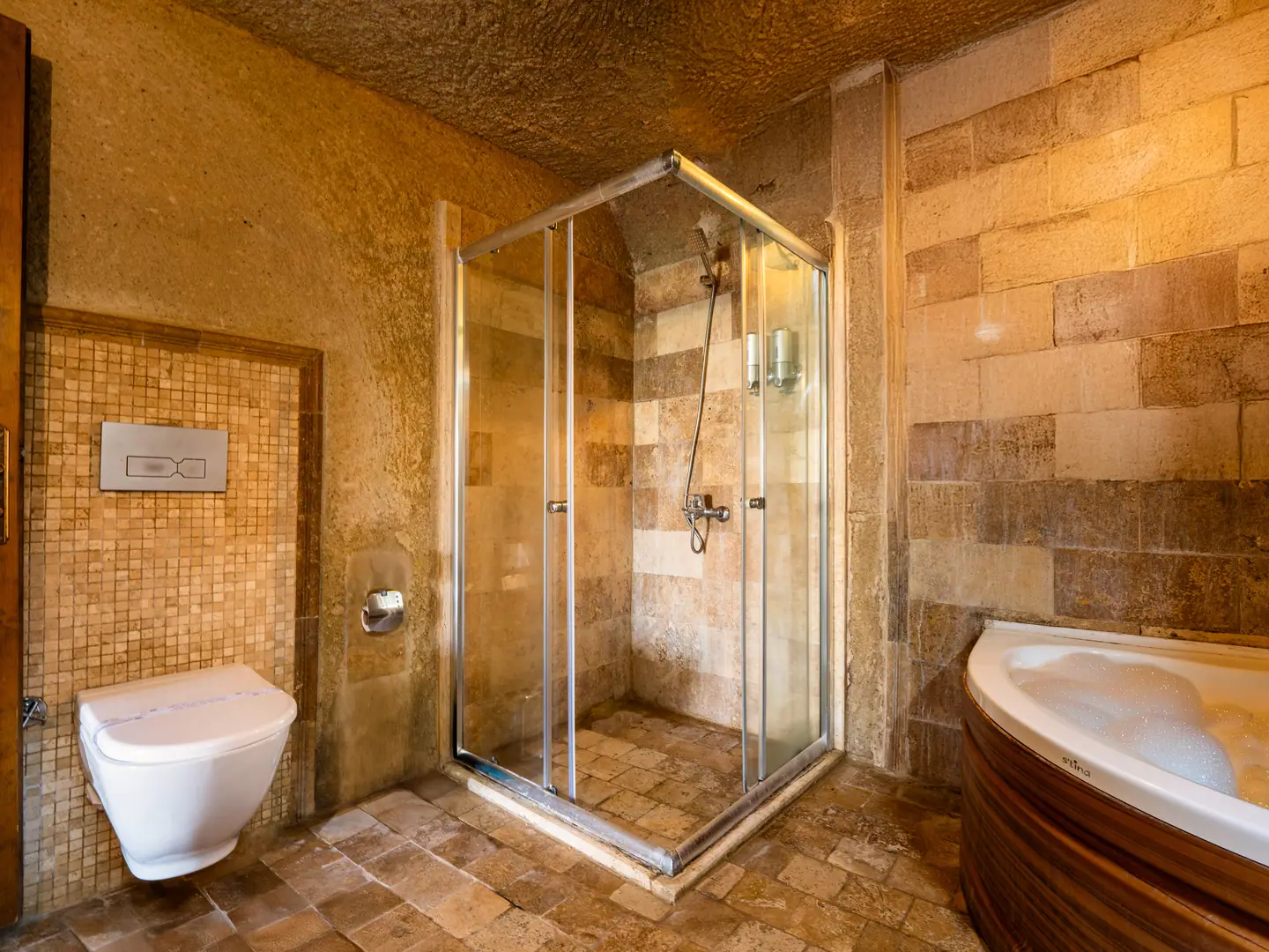 Deluxe Cave Suite — Room 105 (11)