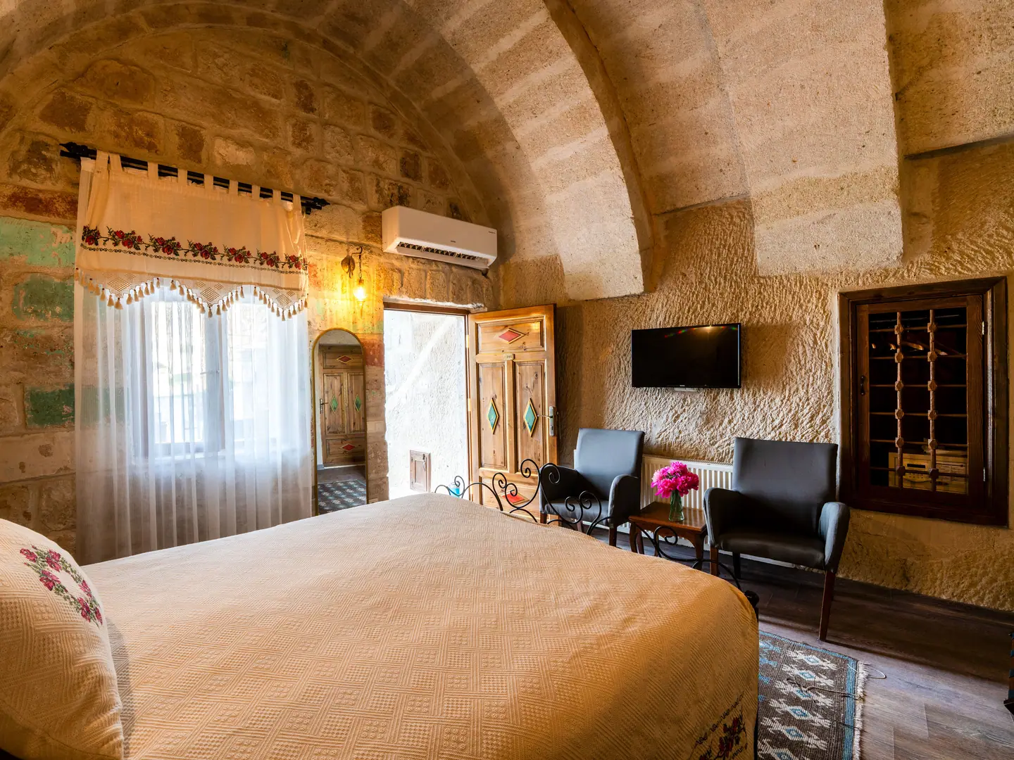 Junior Cave Suite 4