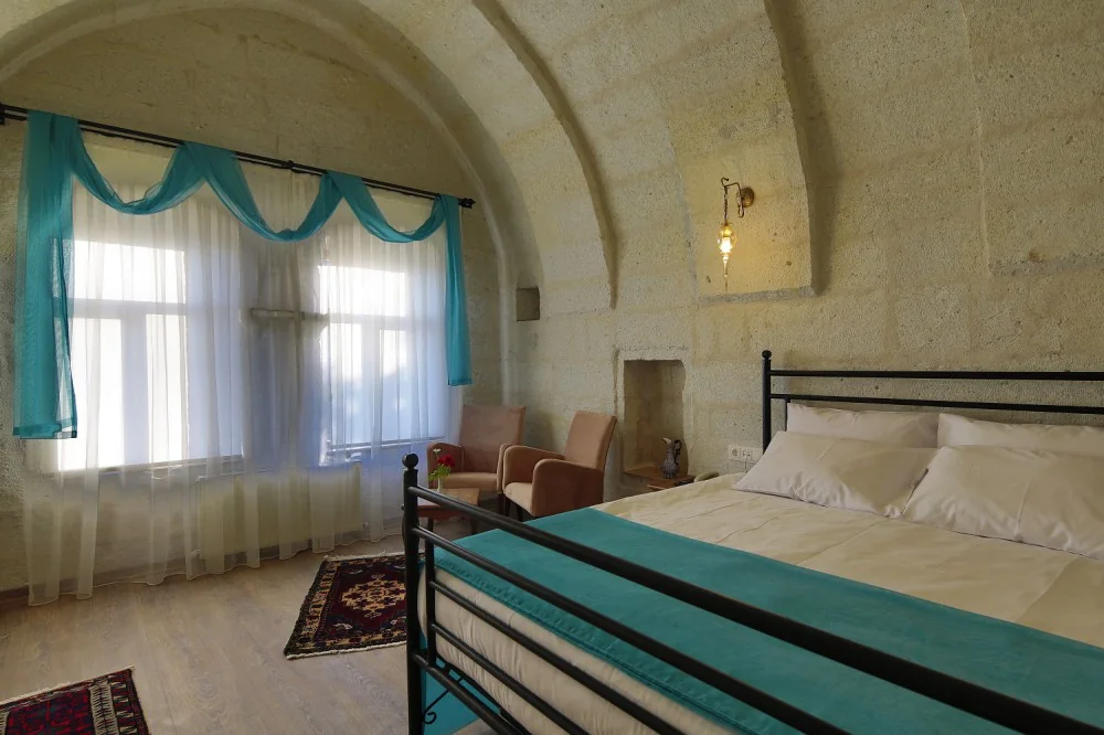 Honeymoon Suite — 3