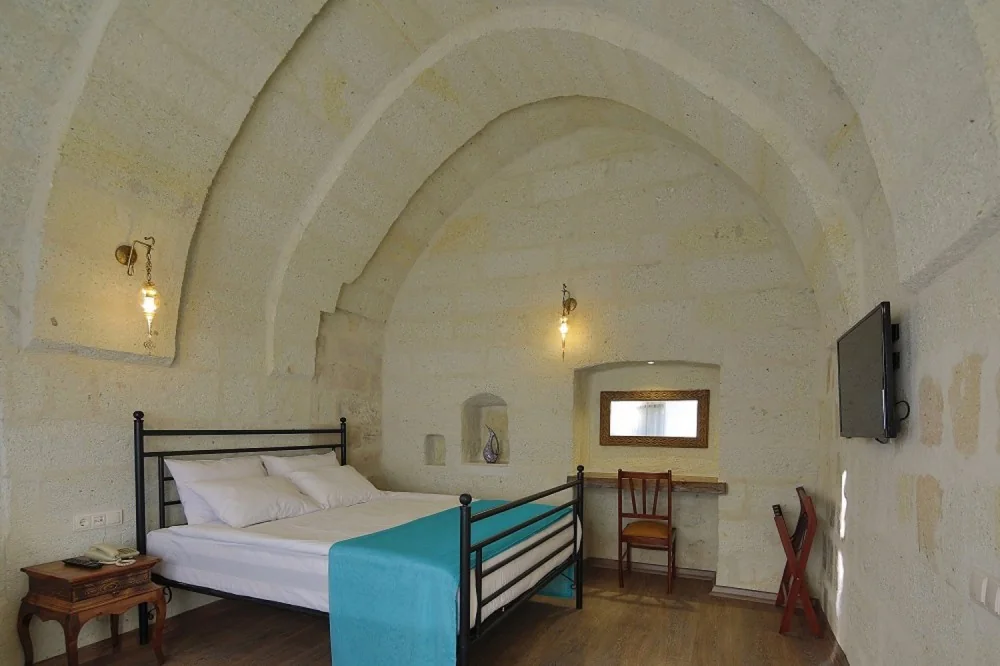 Honeymoon Suite — 4