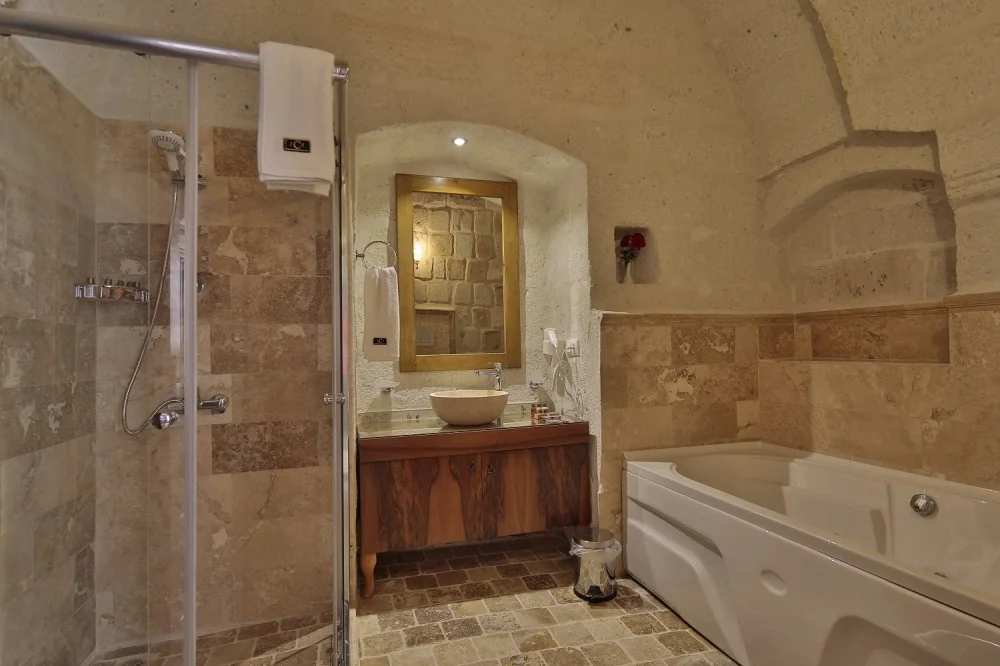 Honeymoon Suite — 6