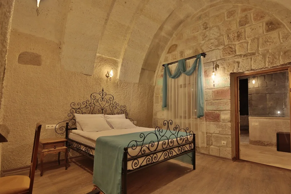 Junior Deluxe Cave Suite — 4