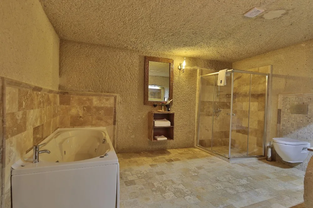 Junior Deluxe Cave Suite — 6