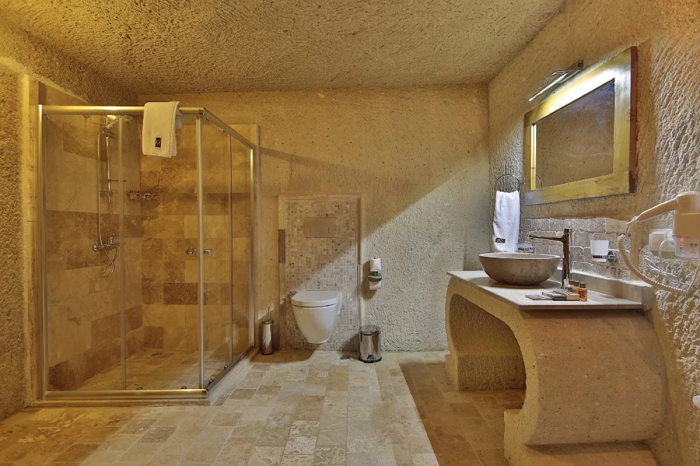 Junior Deluxe Cave Suite — 7