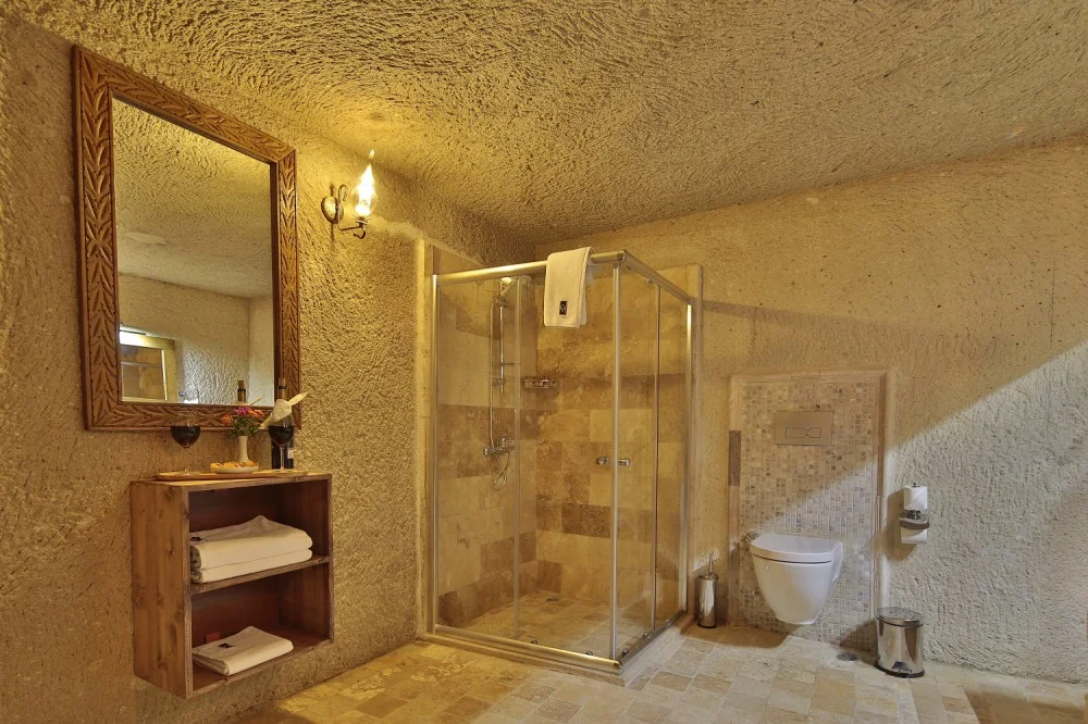 Junior Deluxe Cave Suite — 8